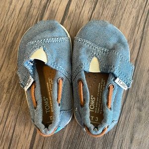 Toms baby slip ins denim size 3